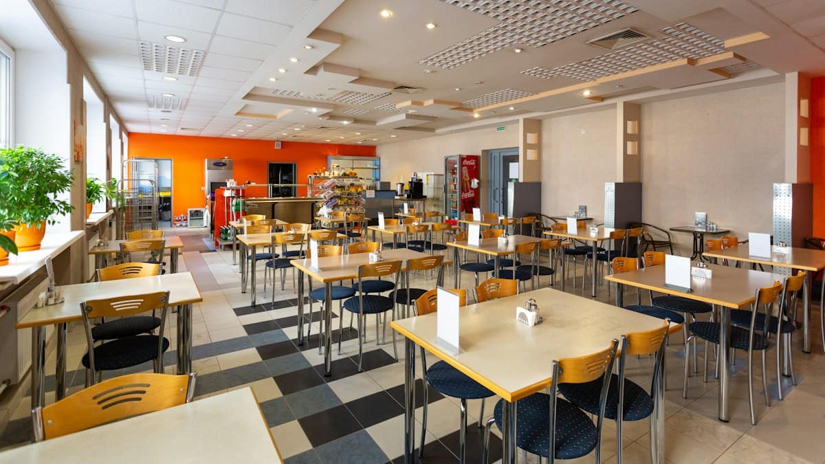 Bod zvratu restaurace: výpočet hostů a tržby na den