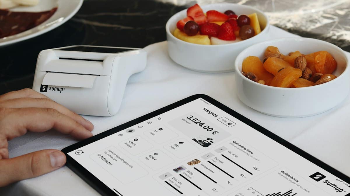 Technologie v restauracích 2026: AI, QR menu, kiosky a EET 2.0
