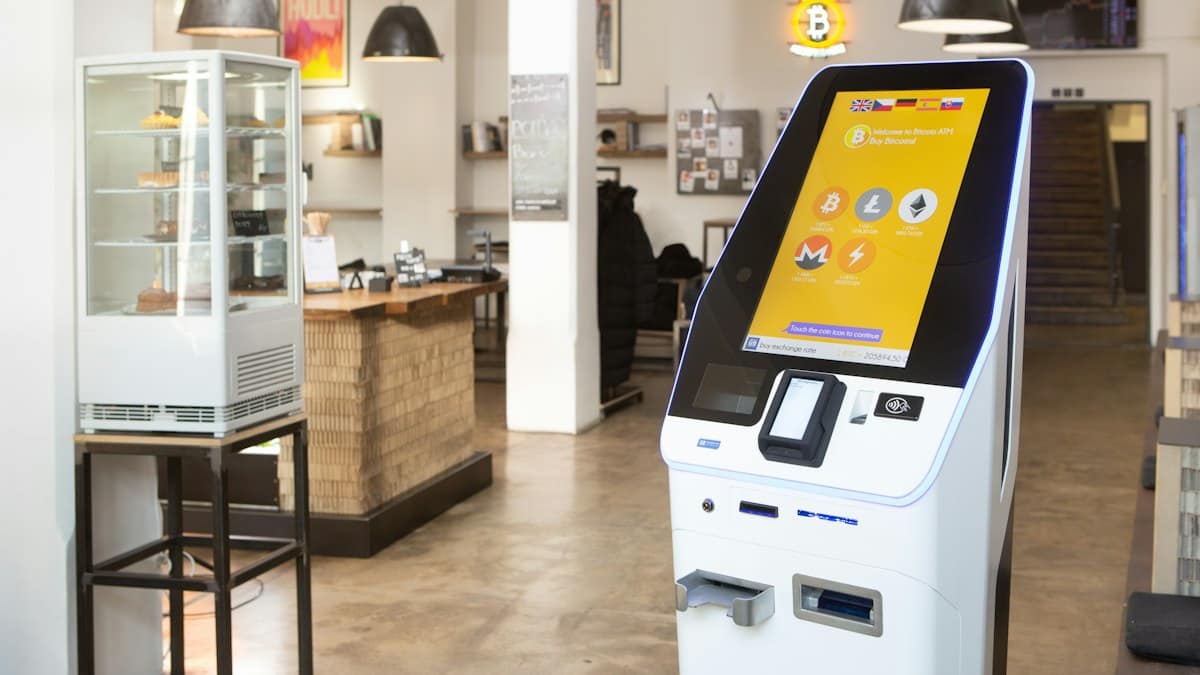Technologie v restauracích 2026: AI, QR menu, kiosky a EET 2.0