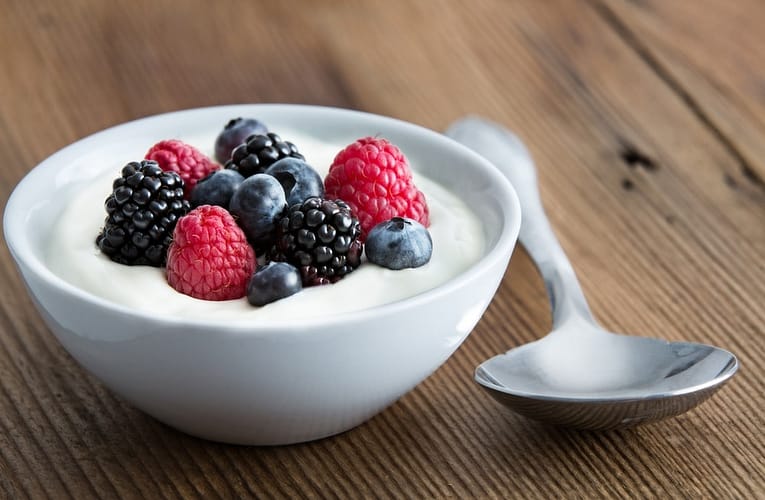 Jogurt s borůvkami a chia semínky Jogurt s borůvkami a chia semínky
