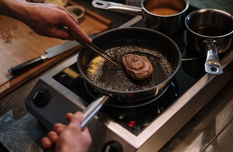 Comparing Pros and Cons of Using Butter and Oil in Baking