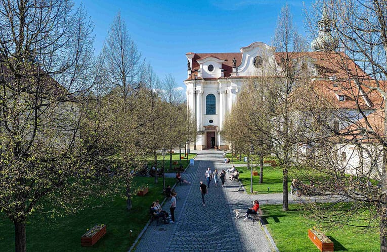 Firemní akce na prestižní adrese: Proč je Břevnovský klášter ideální pro vaše eventy