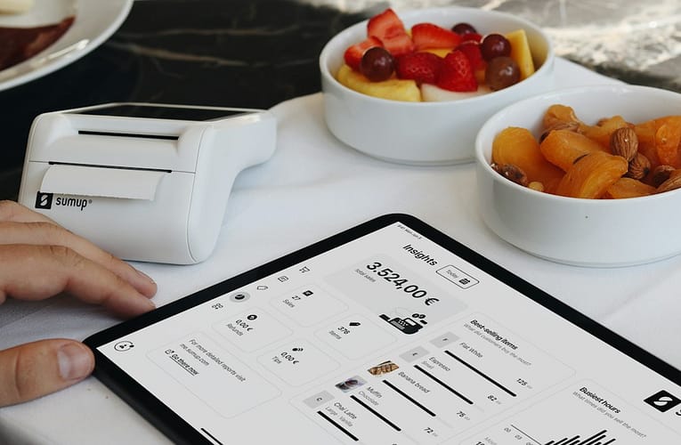 Technologie v restauracích 2026: AI, QR menu, kiosky a EET 2.0